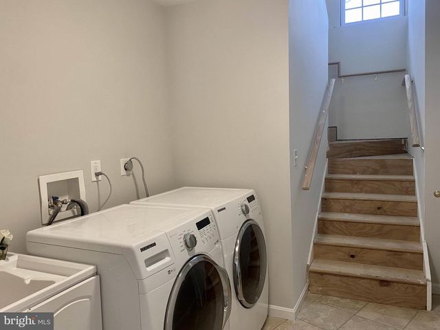 9720 FIVE OAKS RD, Fairfax, VA 22031