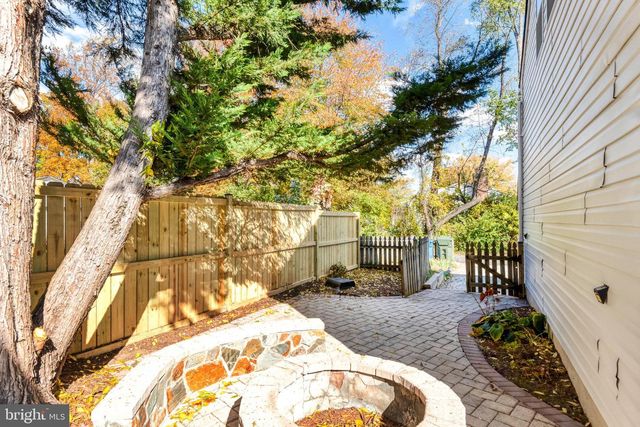 9720 FIVE OAKS RD, Fairfax, VA 22031