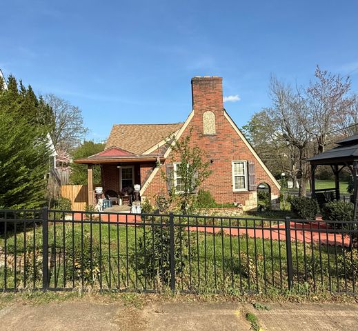 1928 Warrington RD, Roanoke, VA 24015