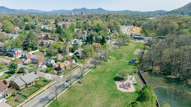1928 Warrington RD, Roanoke, VA 24015