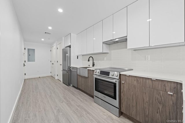 46-40 Vernon Boulevard 3B, Long Island City, NY 11101