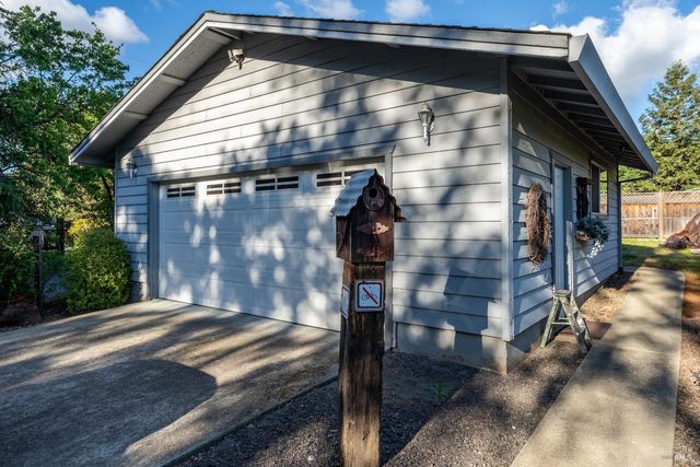1991 Fern Canyon Rd, Ukiah, CA 95482