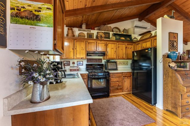 1991 Fern Canyon Rd, Ukiah, CA 95482