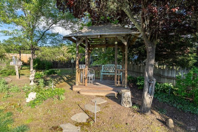 1991 Fern Canyon Rd, Ukiah, CA 95482