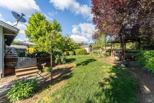 1991 Fern Canyon Rd, Ukiah, CA 95482