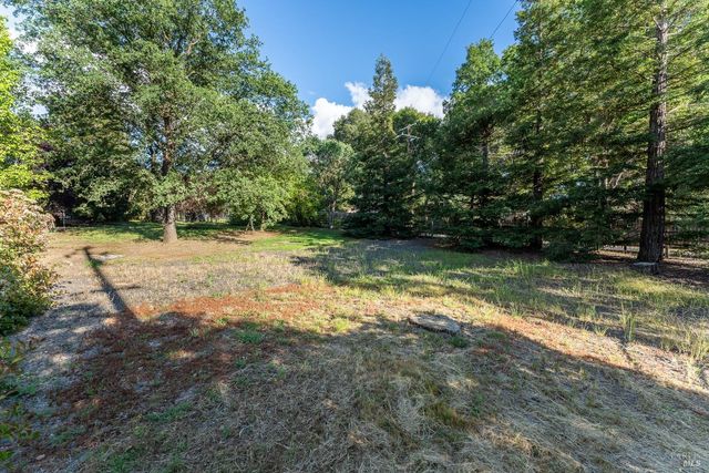 1991 Fern Canyon Rd, Ukiah, CA 95482