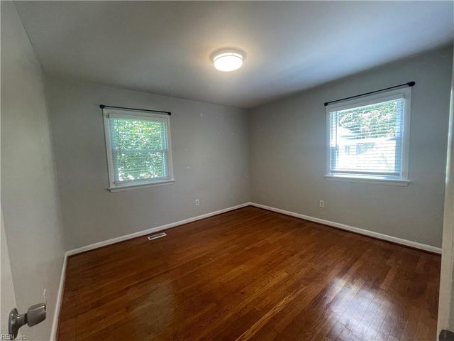 6 Julia TER, Newport News, VA 23608