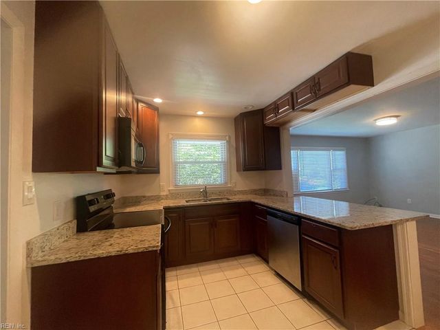 6 Julia TER, Newport News, VA 23608