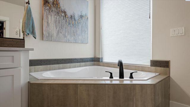 2284 S Alaska St, Kennewick, WA 99338