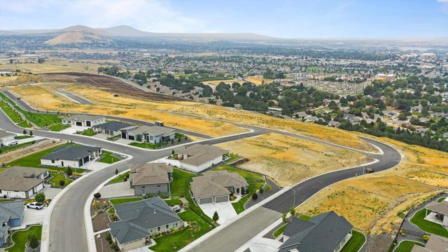 2284 S Alaska St, Kennewick, WA 99338