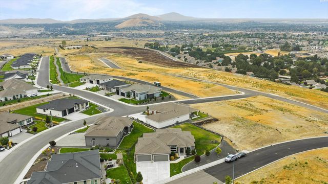 2284 S Alaska St, Kennewick, WA 99338