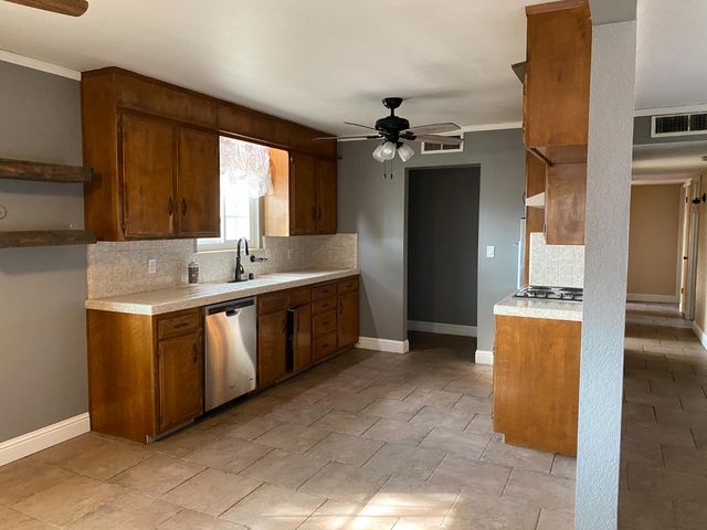 11430 E Saginaw Avenue, Selma, CA 93662