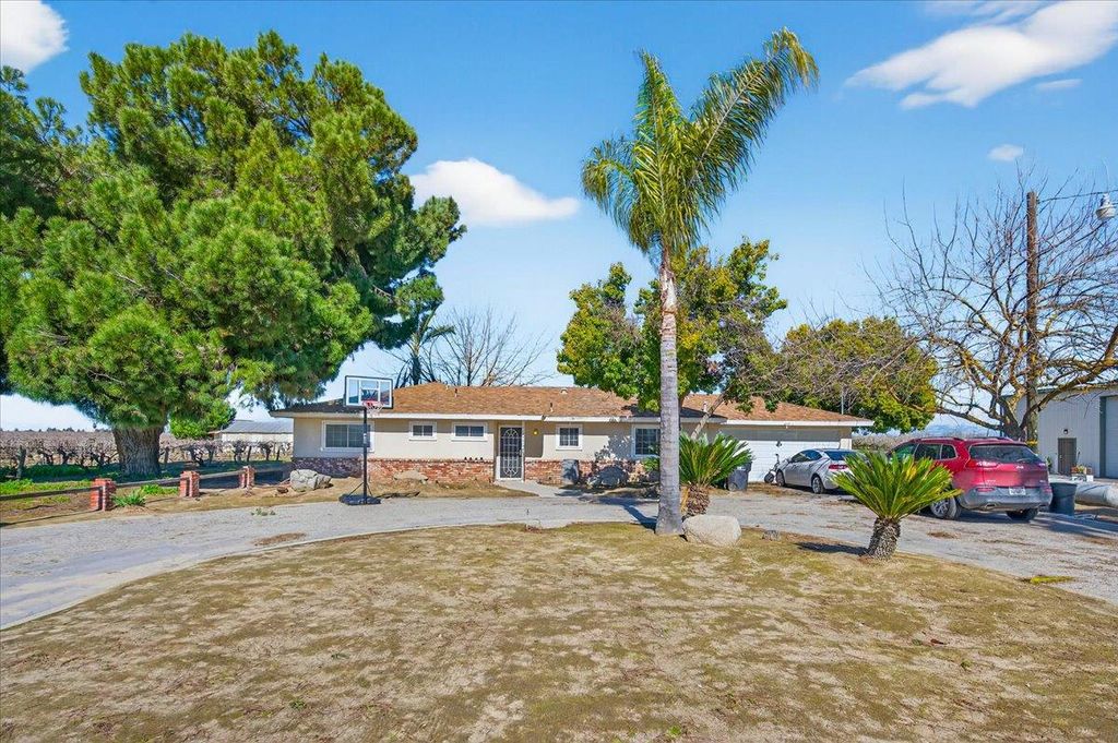 Image 11 of property listing at 11430 E Saginaw Avenue, Selma, CA 93662