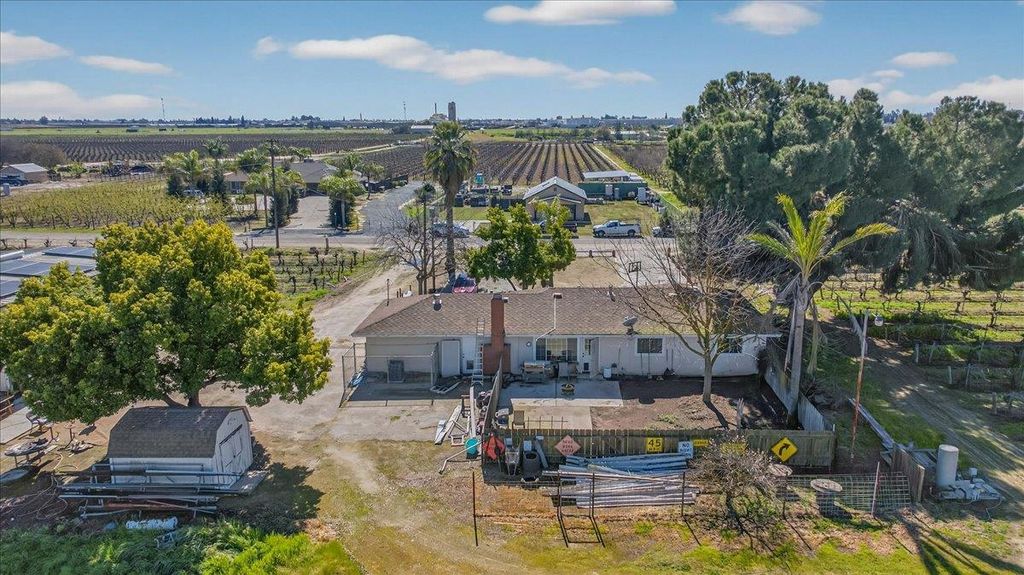 Image 12 of property listing at 11430 E Saginaw Avenue, Selma, CA 93662