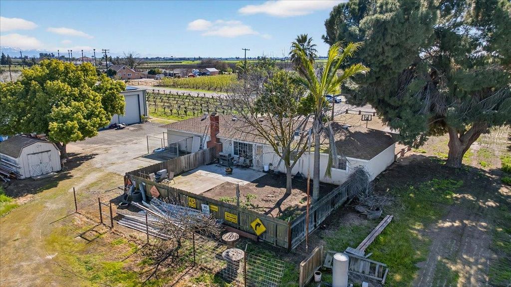 Image 13 of property listing at 11430 E Saginaw Avenue, Selma, CA 93662