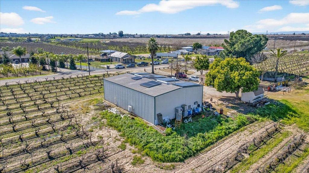 Image 16 of property listing at 11430 E Saginaw Avenue, Selma, CA 93662