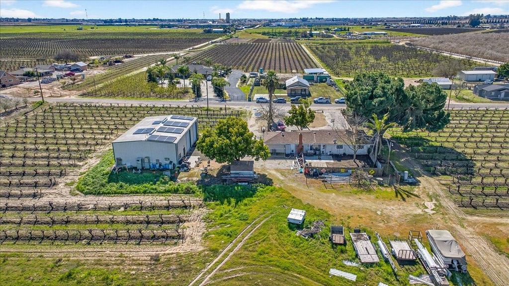 Image 17 of property listing at 11430 E Saginaw Avenue, Selma, CA 93662