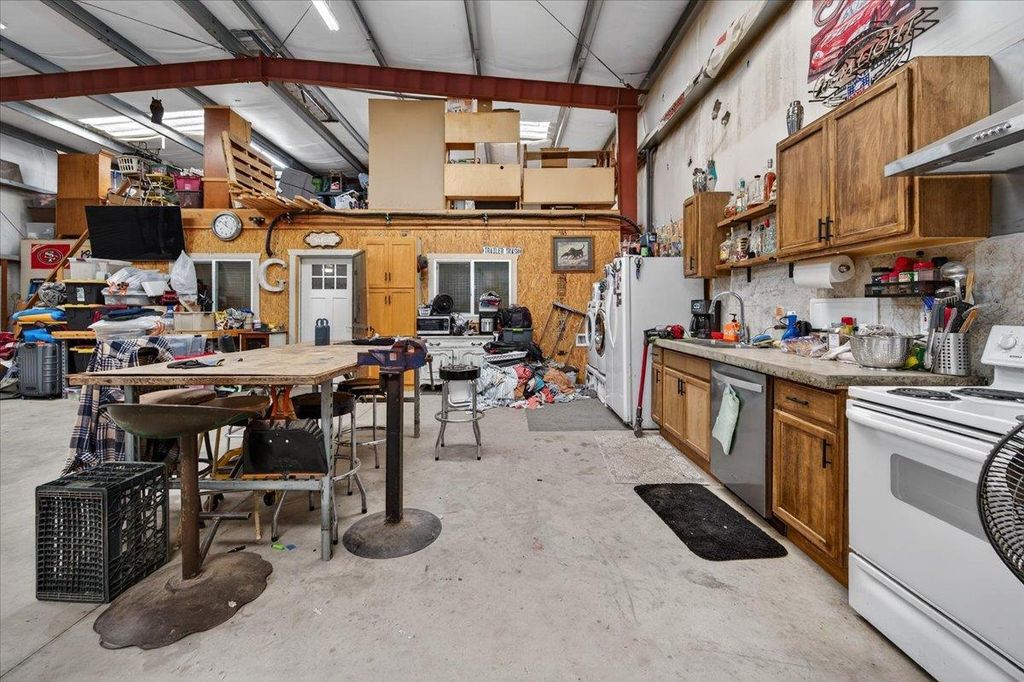 Image 22 of property listing at 11430 E Saginaw Avenue, Selma, CA 93662