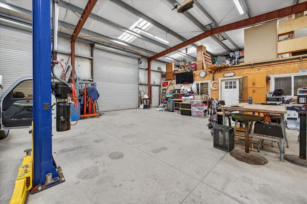 Image 23 of property listing at 11430 E Saginaw Avenue, Selma, CA 93662