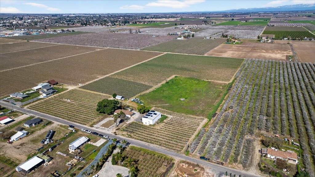 Image 3 of property listing at 11430 E Saginaw Avenue, Selma, CA 93662