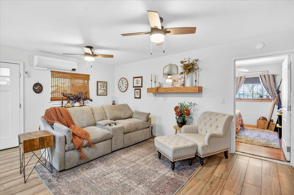 Image 30 of property listing at 11430 E Saginaw Avenue, Selma, CA 93662