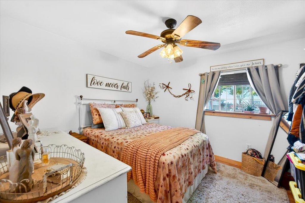 Image 36 of property listing at 11430 E Saginaw Avenue, Selma, CA 93662