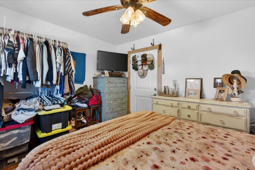 Image 37 of property listing at 11430 E Saginaw Avenue, Selma, CA 93662