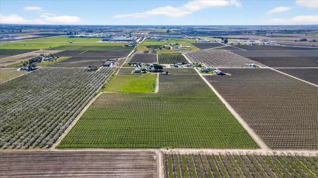 Image 5 of property listing at 11430 E Saginaw Avenue, Selma, CA 93662