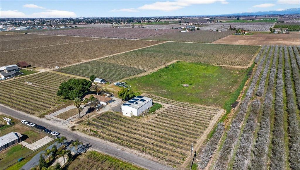 Image 7 of property listing at 11430 E Saginaw Avenue, Selma, CA 93662