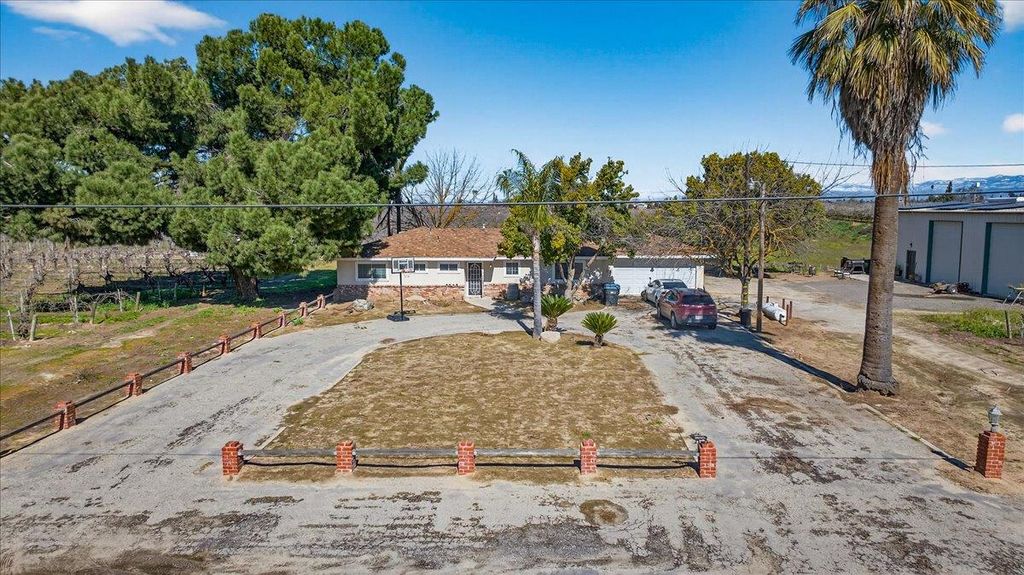 Image 9 of property listing at 11430 E Saginaw Avenue, Selma, CA 93662