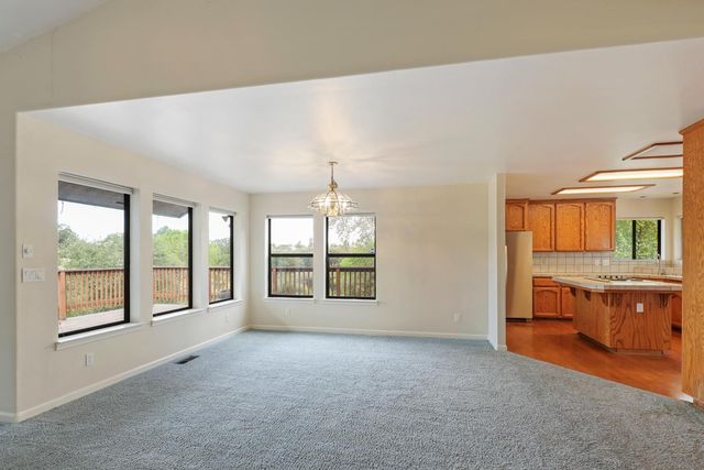 586 Spyglass Rd, Valley Springs, CA 95252