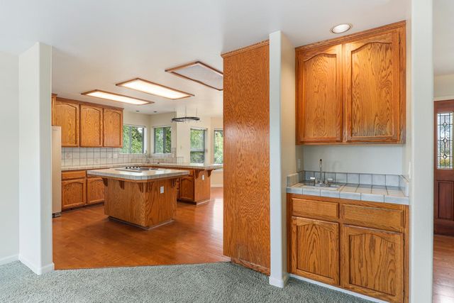 586 Spyglass Rd, Valley Springs, CA 95252