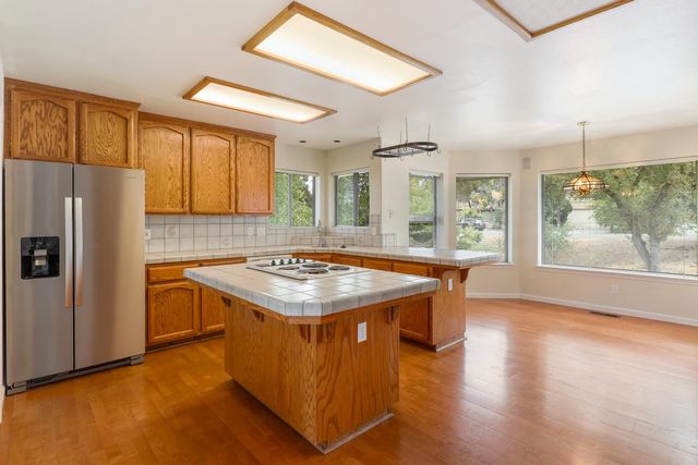 586 Spyglass Rd, Valley Springs, CA 95252