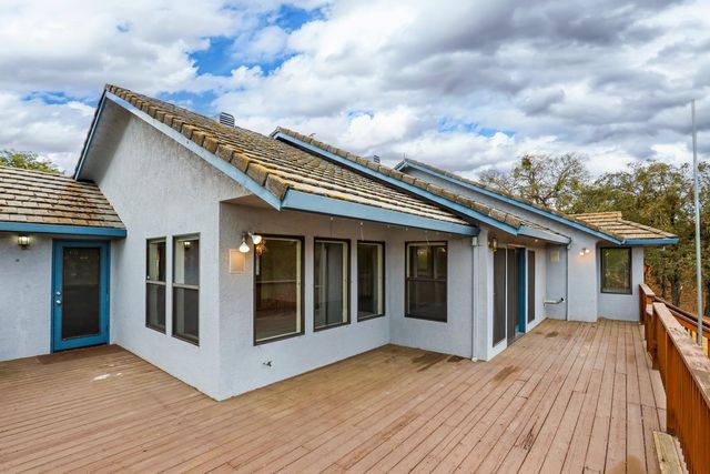 586 Spyglass Rd, Valley Springs, CA 95252