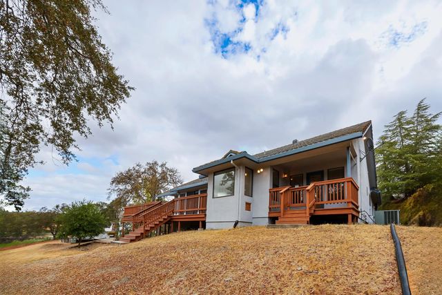 586 Spyglass Rd, Valley Springs, CA 95252