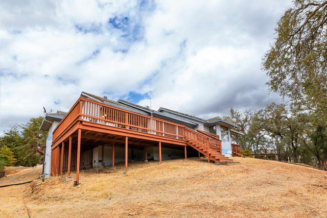 586 Spyglass Rd, Valley Springs, CA 95252