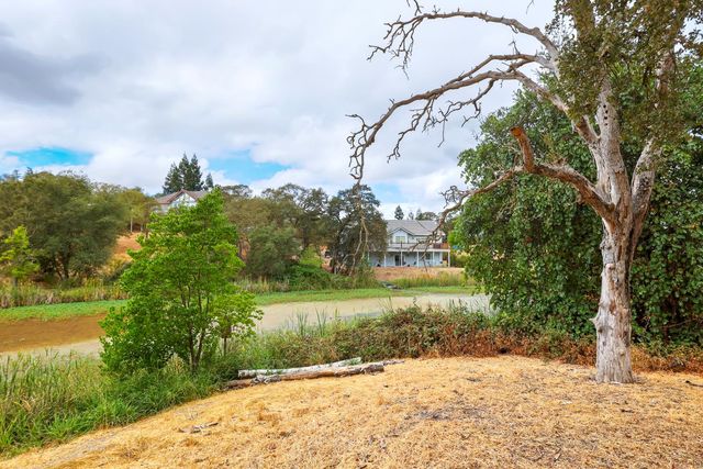 586 Spyglass Rd, Valley Springs, CA 95252