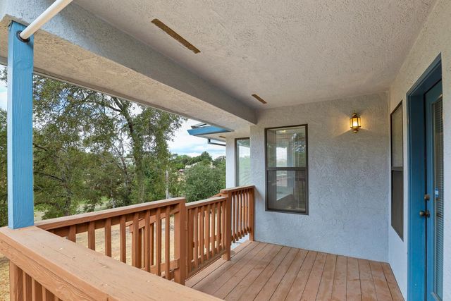 586 Spyglass Rd, Valley Springs, CA 95252