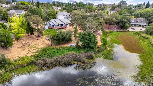 586 Spyglass Rd, Valley Springs, CA 95252