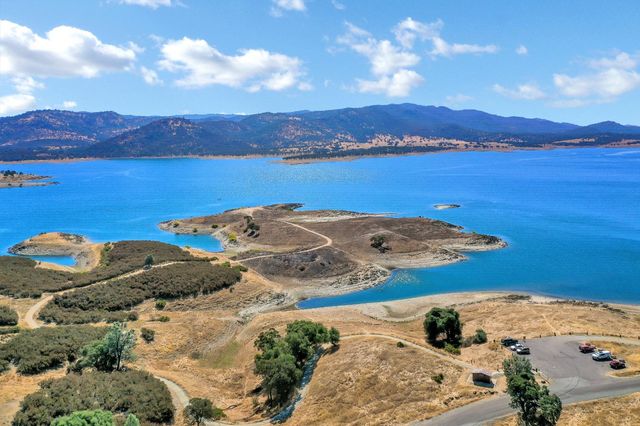 586 Spyglass Rd, Valley Springs, CA 95252