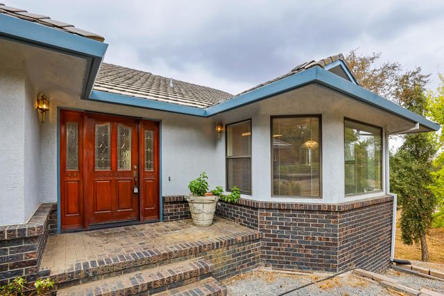 586 Spyglass Rd, Valley Springs, CA 95252