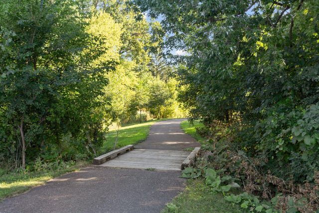 515 Farrell Street N, Maplewood, MN 55119