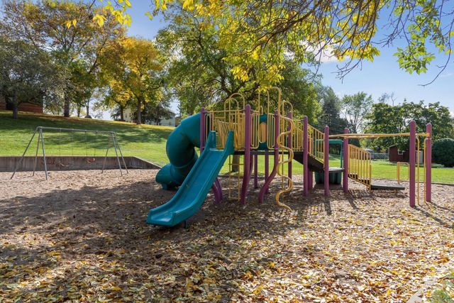 515 Farrell Street N, Maplewood, MN 55119