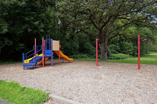 515 Farrell Street N, Maplewood, MN 55119