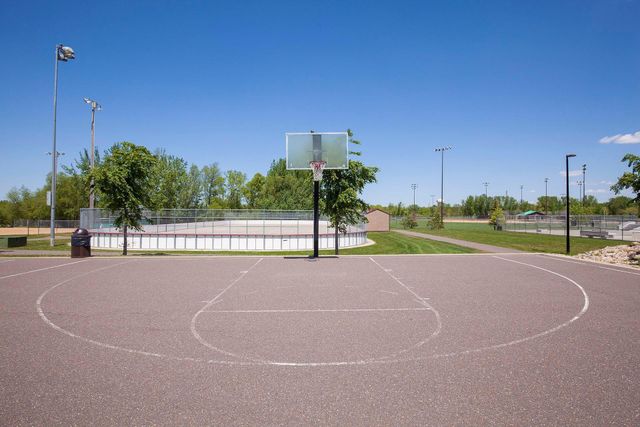 515 Farrell Street N, Maplewood, MN 55119