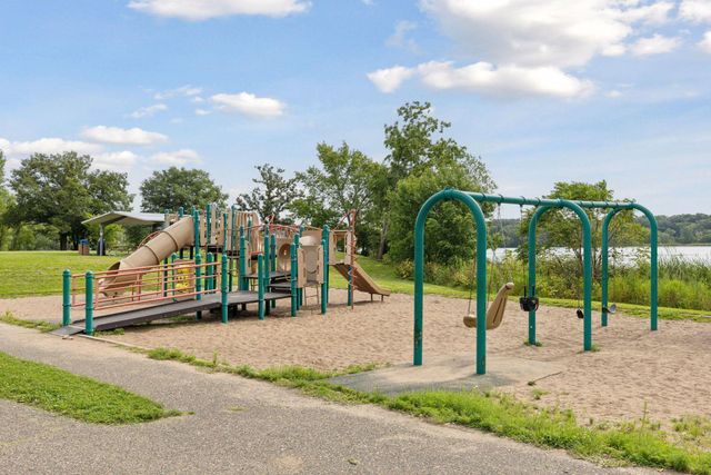 515 Farrell Street N, Maplewood, MN 55119