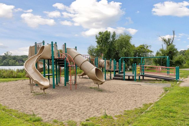 515 Farrell Street N, Maplewood, MN 55119