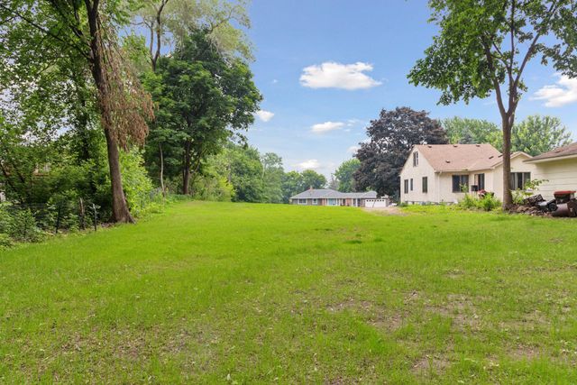 515 Farrell Street N, Maplewood, MN 55119