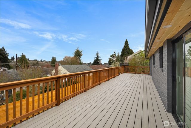 2518 36th Avenue W, Seattle, WA 98199