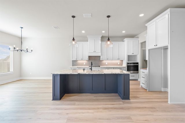 900 Day Star Drive, Hewitt, TX 76643